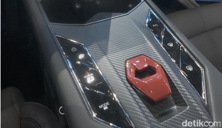 Array,Omoda O4 Meluncur, SUV Kompak Bermesin Hybrid
