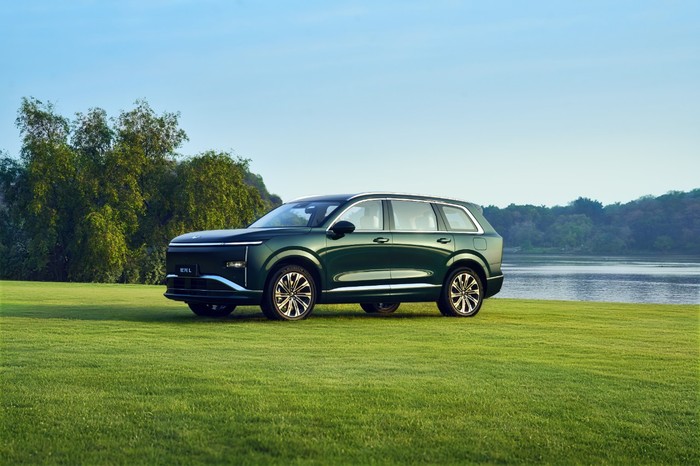 Array,Wuling Luncurkan SUV PHEV 3 Baris, Bisa Jalan 260 Km Tanpa Bensin