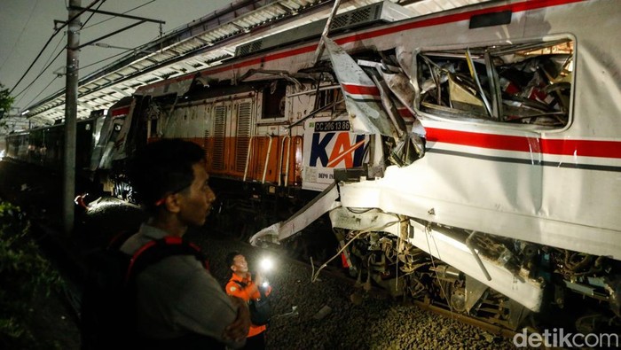 Array,Pernyataan Taksi Green SM usai Kecelakaan Kereta di Bekasi