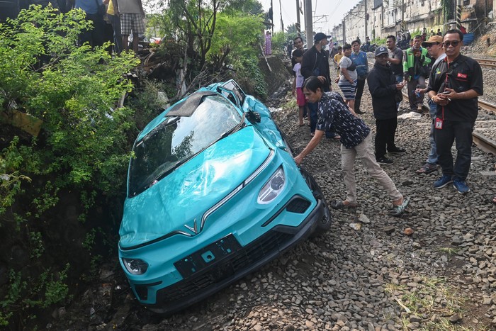 Array,3 Pernyataan Taksi Green SM Terkait Kecelakaan Kereta di Bekasi
