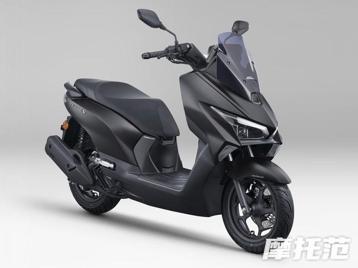 Array,Honda Rilis Motor Matic Perkawinan PCX dan Vario