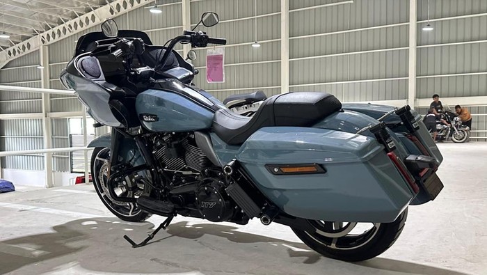 Array,Moge Harley Road Glide Dilelang Mulai Rp 87 Juta, Laku Rp 901 Jutaan!