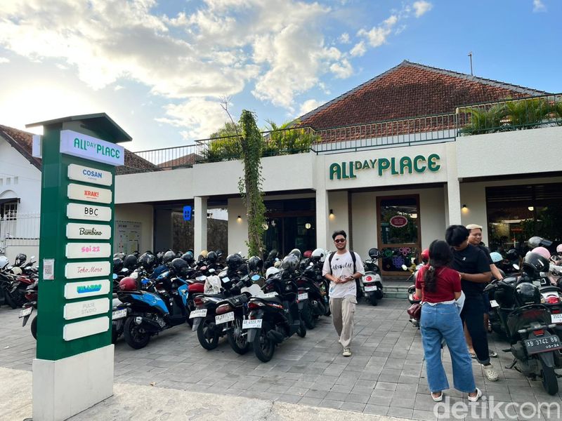 Jangan ke Malioboro Aja! Ini 5 Tempat Nongkrong di Kotabaru Jogja, 1. All Day Place, 2. Rakku, 3. Jnawi Cafe, 4. Simetri Coffe Roasters, 5. Silol Kopi & Eatery