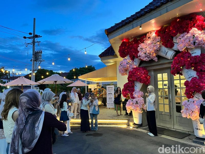 Jangan ke Malioboro Aja! Ini 5 Tempat Nongkrong di Kotabaru Jogja, 1. All Day Place, 2. Rakku, 3. Jnawi Cafe, 4. Simetri Coffe Roasters, 5. Silol Kopi & Eatery