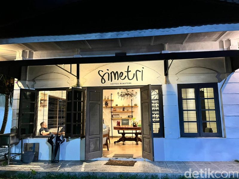 Jangan ke Malioboro Aja! Ini 5 Tempat Nongkrong di Kotabaru Jogja, 1. All Day Place, 2. Rakku, 3. Jnawi Cafe, 4. Simetri Coffe Roasters, 5. Silol Kopi & Eatery