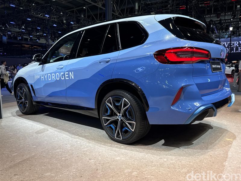 Array,BMW Mulai Pamerkan iX5 Hydrogen, Siap Produksi Massal 2028