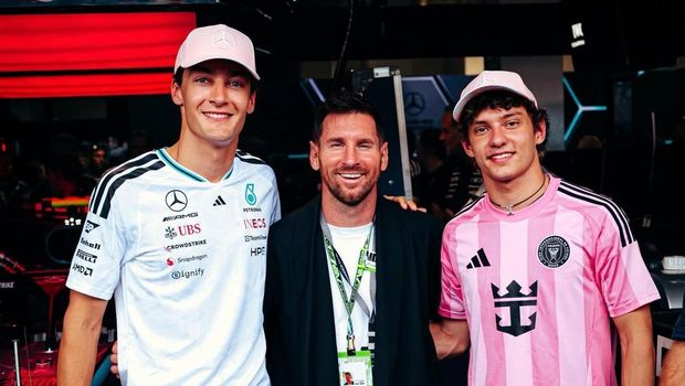 Array,Momen Langka! Lionel Messi 'Jajal' Mobil F1 di AS