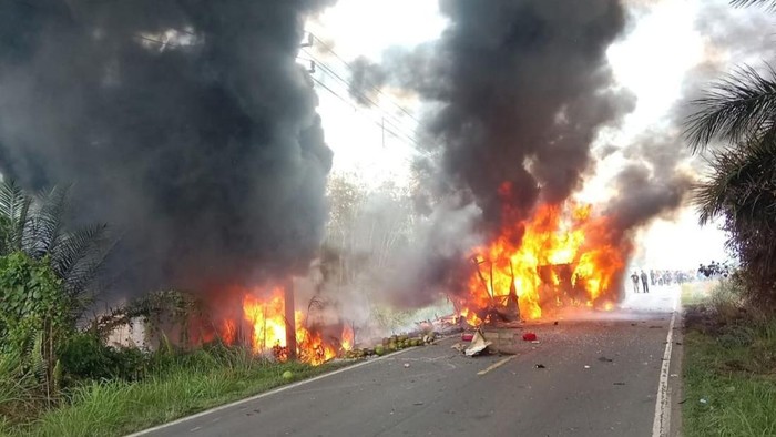 Array,Kronologi Kecelakaan Maut Bus ALS vs Truk Tangki, 16 Orang Tewas