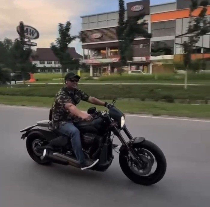 Array,Ketua DPRD Kepri Naik Moge Nggak Pakai Helm, Ini Ancaman Sanksinya