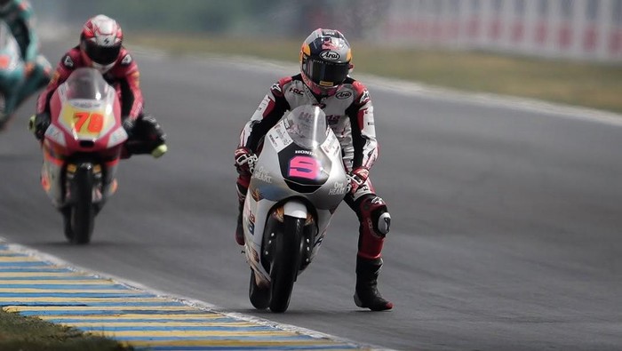 Array,Hasil Moto3 Catalunya 2026: Start dari Posisi 20, Veda Pratama Finis Ke-8