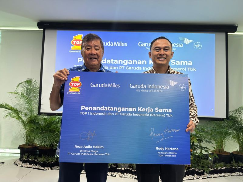 Array,Beda Bidang, Garuda Indonesia dan Oli Top1 Kolaborasi Lahirkan Ini