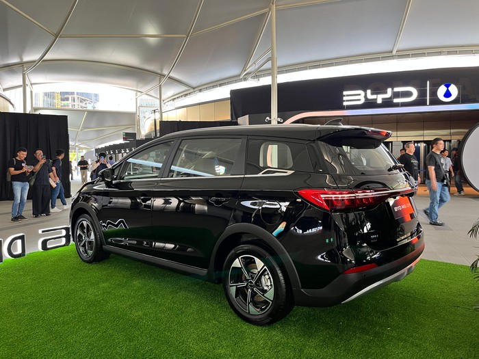Array,Menakar Harga BYD M6 DM yang Nilai Jualnya Rp 100 Jutaan