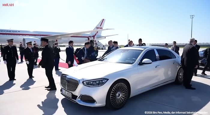 Array,Mobil Mewah Tunggangan Prabowo saat Kunjungan ke Paris