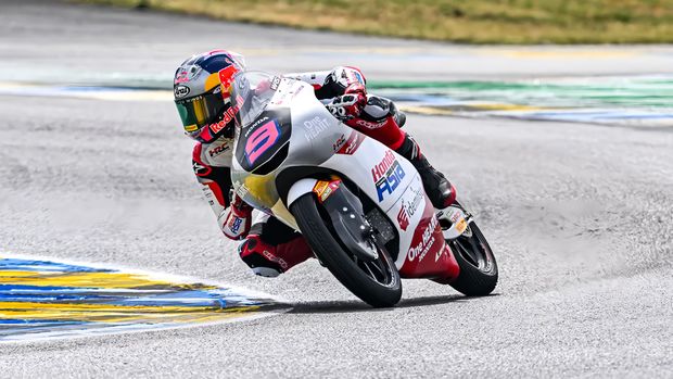 Array,Rival Dihukum 6 Balapan, Veda Ega Naik ke Posisi 3 Klasemen Moto3 2026