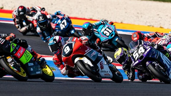 Array,Hasil Moto3 Italia 2026: Perjuangan Veda Ega Berbuah Finis di Posisi ke-8