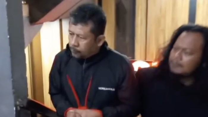 Array,Kok Bisa Nggak Dikasih Jalan saat Nyalip Pengemudi Sigra sampai Ngamuk di Tol?