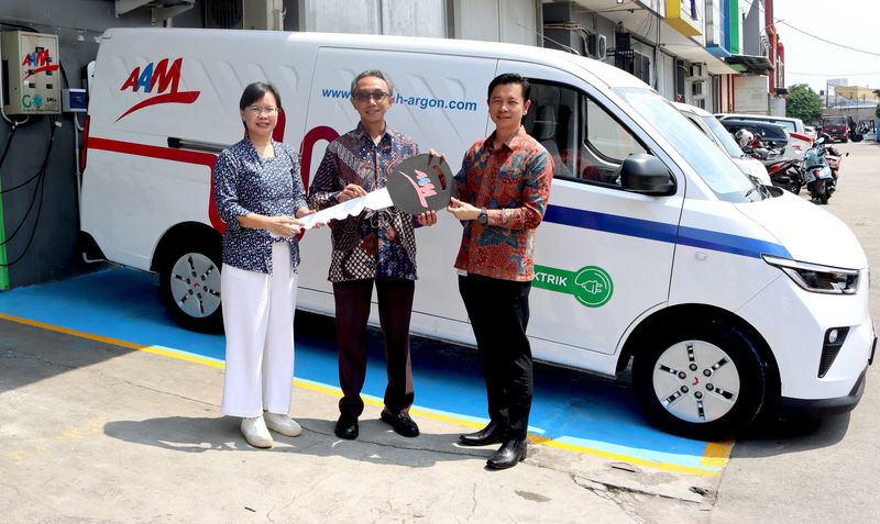 Array,BBM Lagi Mahal, Mobil Listrik Jadi Opsi Buat Mobil Operasional