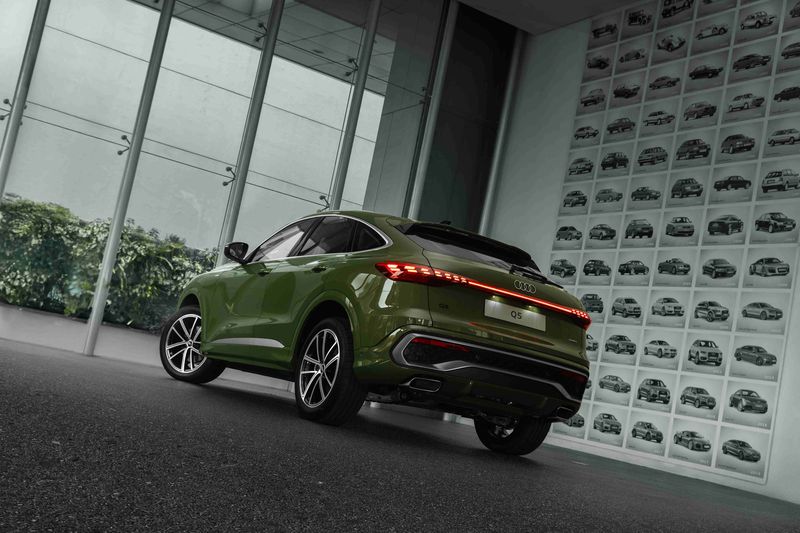 Array,Kaum Mendang-mending Minggir! Audi Kenalkan New Audi Q5 Sportback