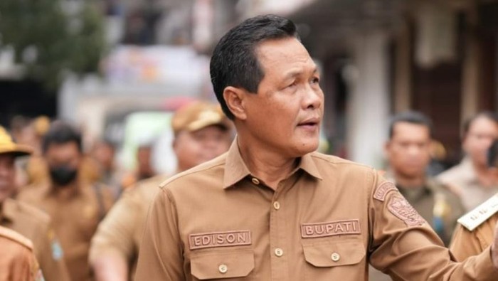 Array,Intip Garasi Bupati Muara Enim yang Kena OTT KPK