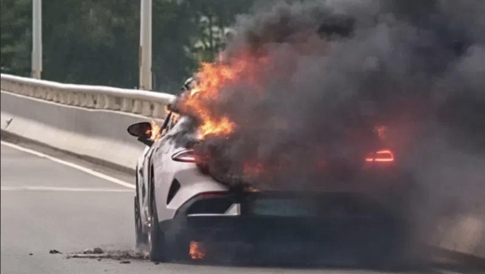 Array,Mobil Listrik Xiaomi Terbakar Lagi, Diklaim Bukan Gara-gara Baterai