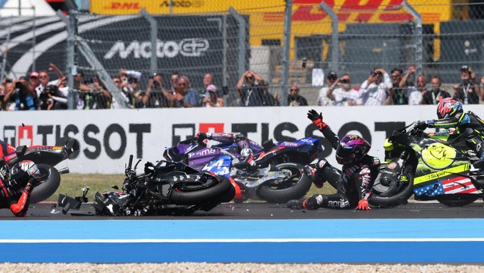 Array,Hal Pertama yang Dilakukan Martin Usai Jadi Penyebab Crash Karambol di Hungaria