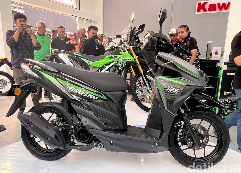 Array,Adu Spesifikasi Kawasaki Brusky dan Honda Vario