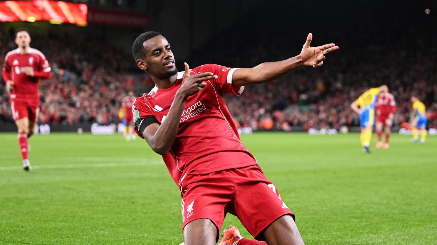 Persaingan Hugo Ekitike dan Alexander Isak di Liverpool