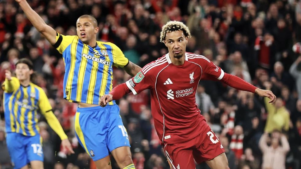 Hugo Ekitike dapat kartu kuning kedua usai berselebrasi