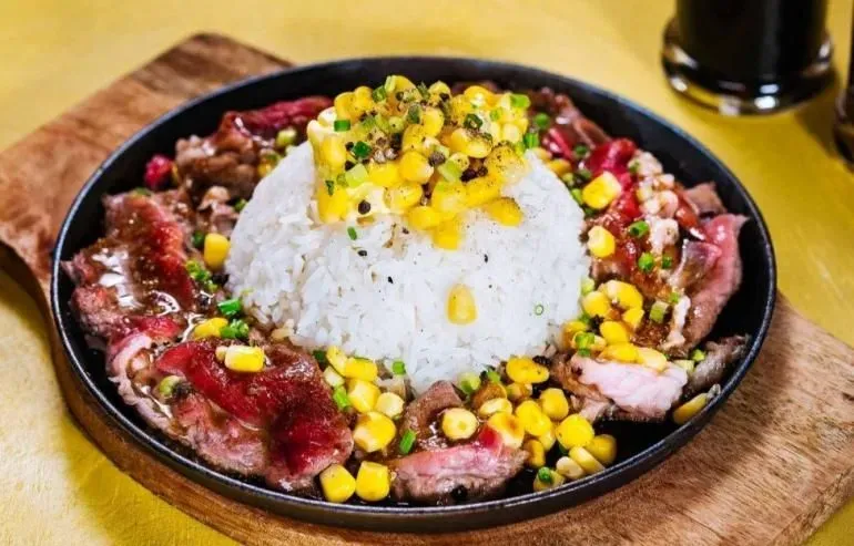 French Toast, Steak, Aglio Olio Smoked Beef, Cah Kangkung Saus Tiram, Kimchi, Tamagoyaki, Udang Goreng Tepung, Salad Roll Smoked Beef, Beef Pepper Rice, Crab Rangoon, Capcay, Oseng Kacang Panjang dan Tempe, Rendang Tempe, Tempe Mendoan, Sup Ayam