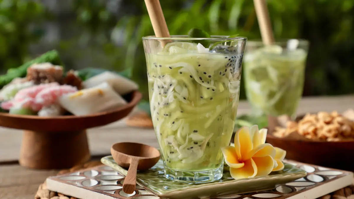 Iced Lemonade, Lychee Mojito, Infused Water, Es Semangka Susu, Yakult Mojito, Es Kuwut, Strawberry Matcha Almond Latte, Es Kopi Float, Es Timun Jeruk Nipis, Oreo Smoothies, Es Jelly Cappucino, Choco Ice Blend, Brown Sugar Boba Milk Tea, Cincau Milk Tea, Matcha Cheese Tea, Lychee Tea, Mango Lessi, Lemon Squash, Es Susu Regal, Korean Strawberry Milk