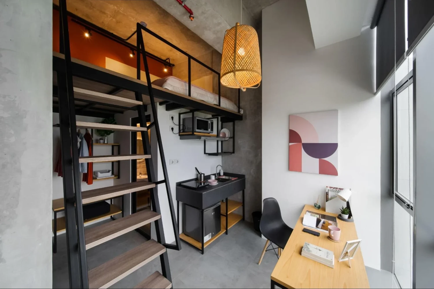 Arti Staycation, Trend Staycation di Indonesia, Manfaat Staycation, Rekomendasi Aktivitas saat Staycation, Staycation Nyaman di Karawaci