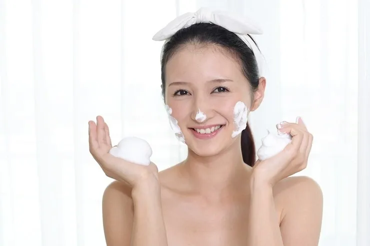Pengertian Double Cleansing, Langkah-langkah Melakukan Double Cleansing, Manfaat Melakukan Double Cleansing, Risiko Melewati Double Cleansing