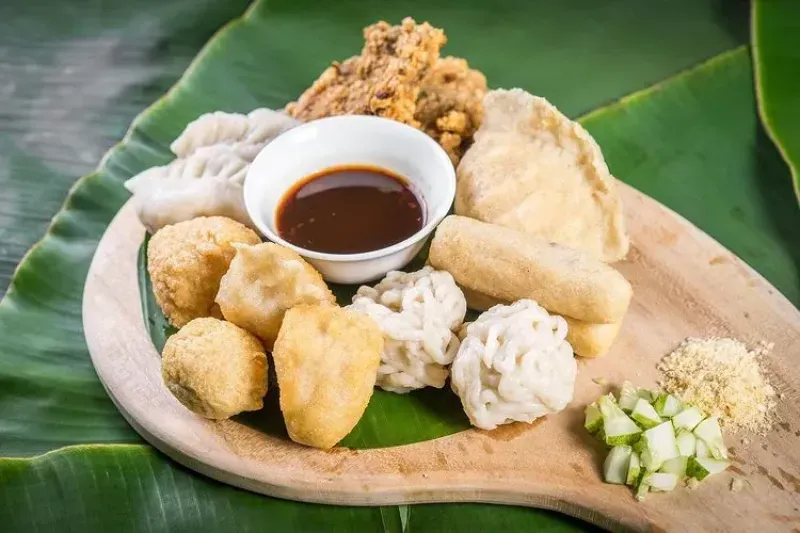 Dimsum, Kebab, Nugget, Risol Mayo, Cireng, Bakpao Mini, Kentang Goreng, Otak-otak, Pisang Coklat, Donat, Crab Stick, Mixed Vegetables