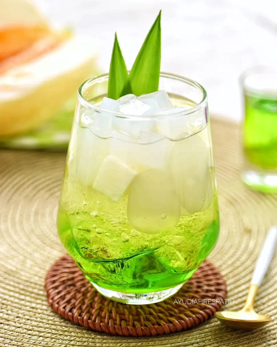 Es Timun Jeruk Nipis, Cincau Milk Tea, Es Semangka Susu, Es Kopyor Agar-agar, Mojito Leci, Sop Buah, Es Kuwut, Es Timun Suri