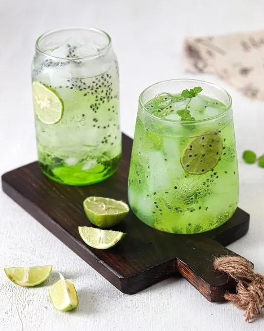 Es Timun Jeruk Nipis, Cincau Milk Tea, Es Semangka Susu, Es Kopyor Agar-agar, Mojito Leci, Sop Buah, Es Kuwut, Es Timun Suri