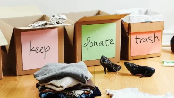 Meningkatkan Kesehatan Mental, Meningkatkan Produktivitas, Menghemat Waktu dan Uang, Menciptakan Lingkungan Berkelanjutan, Tetapkan Tujuan Decluttering, Buat Rencana dan Jadwal, Pilah Dokumen yang Penting, Mulai Decluttering dari Kamar Tidur, Bagi Barang Menjadi 3 Kategori, Evaluasi Barang dengan Bijak, Gunakan Wadah Penyimpanan Tertutup, Lakukan Decluttering Secara Rutin, Hindari Sikap Konsumtif