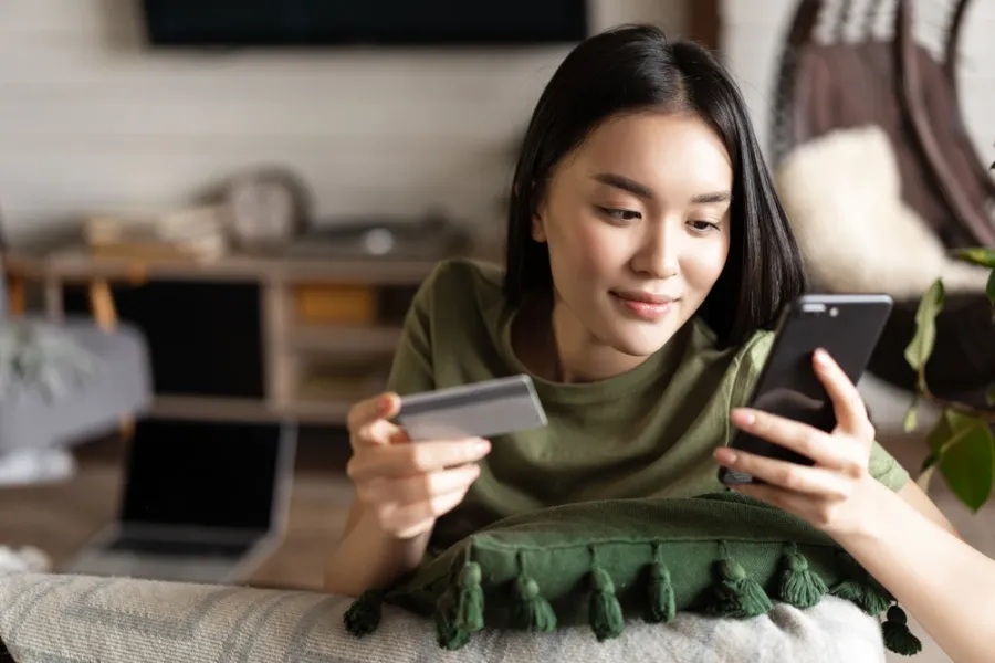 Meningkatkan Kesehatan Mental, Meningkatkan Produktivitas, Menghemat Waktu dan Uang, Menciptakan Lingkungan Berkelanjutan, Tetapkan Tujuan Decluttering, Buat Rencana dan Jadwal, Pilah Dokumen yang Penting, Mulai Decluttering dari Kamar Tidur, Bagi Barang Menjadi 3 Kategori, Evaluasi Barang dengan Bijak, Gunakan Wadah Penyimpanan Tertutup, Lakukan Decluttering Secara Rutin, Hindari Sikap Konsumtif