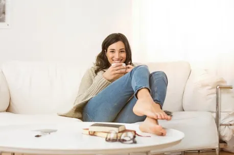 Meningkatkan Kesehatan Mental, Meningkatkan Produktivitas, Menghemat Waktu dan Uang, Menciptakan Lingkungan Berkelanjutan, Tetapkan Tujuan Decluttering, Buat Rencana dan Jadwal, Pilah Dokumen yang Penting, Mulai Decluttering dari Kamar Tidur, Bagi Barang Menjadi 3 Kategori, Evaluasi Barang dengan Bijak, Gunakan Wadah Penyimpanan Tertutup, Lakukan Decluttering Secara Rutin, Hindari Sikap Konsumtif
