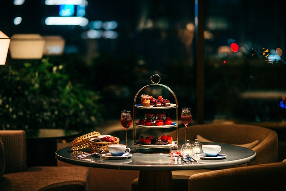 1. ウェスティンホテル東京／ザ・ラウンジ ＆ ザ・バー, 2. ウェスティンホテル横浜／ロビーラウンジ, 3. シェラトン・グランデ・トーキョーベイ・ホテル／ガレリアカフェ, 4. コートヤード・バイ・マリオット名古屋／THE LOUNGE, 6. JWマリオット・ホテル奈良／ラウンジ＆バー フライングスタッグ, 7. シェラトングランドホテル広島／ロビーラウンジ「＆More by Sheraton」, 8. ザ・リッツ・カールトン福岡／DIVA