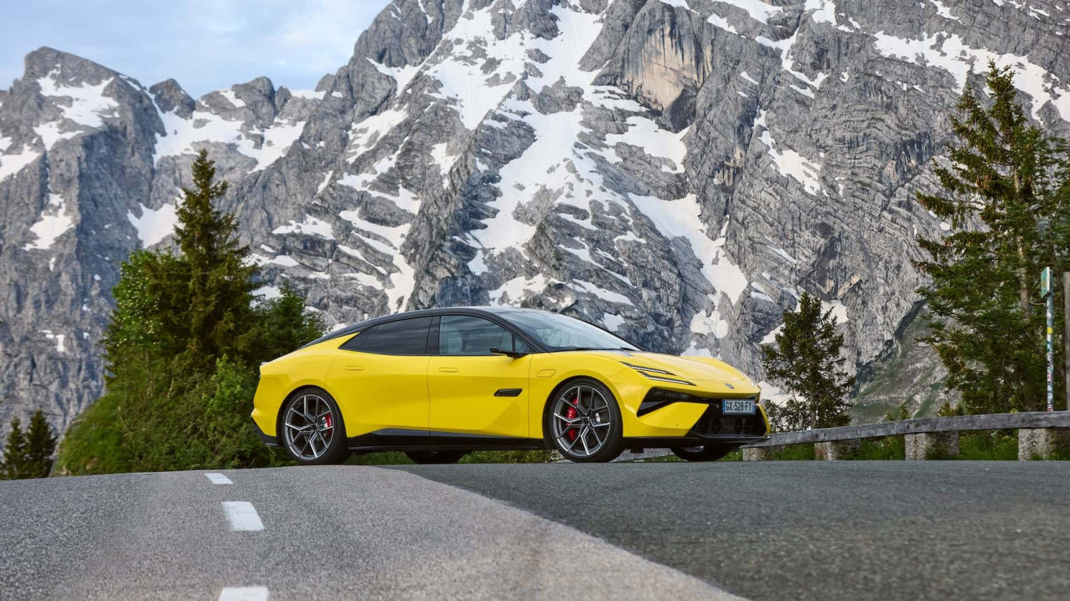 Lotus Emeya, Juara Kecepatan dan Pengisian Daya, On The Road, Penilaian Awal,                          Galeri: Lotus Emeya 2025 First Drive Review                    
