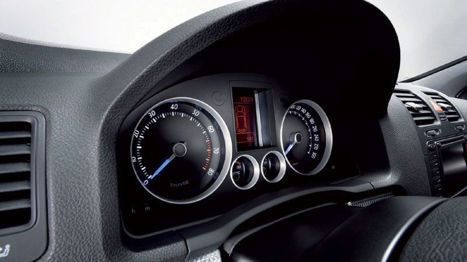New Volkswagen Golf R32