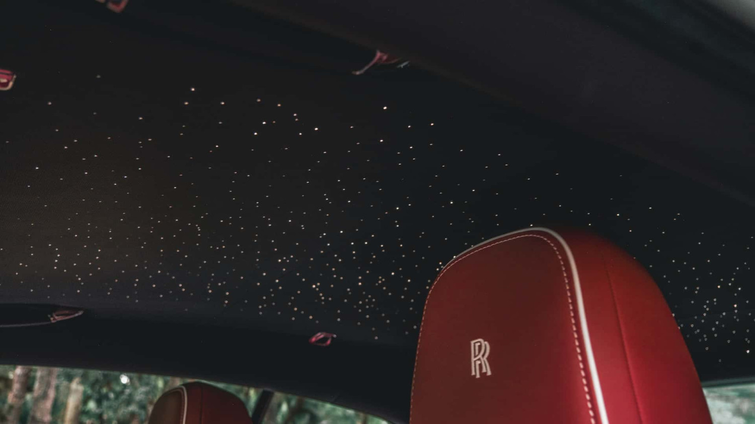 Ulasan Lencana Hitam Rolls-Royce Spectre