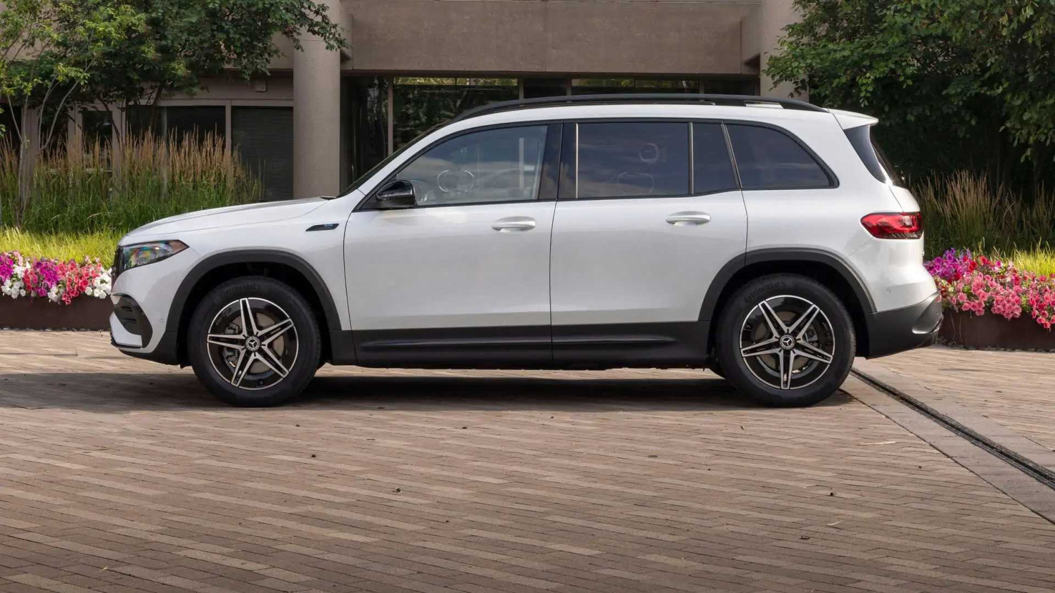 Mercedes-Benz EQB 2023: Uji Coba Pertama