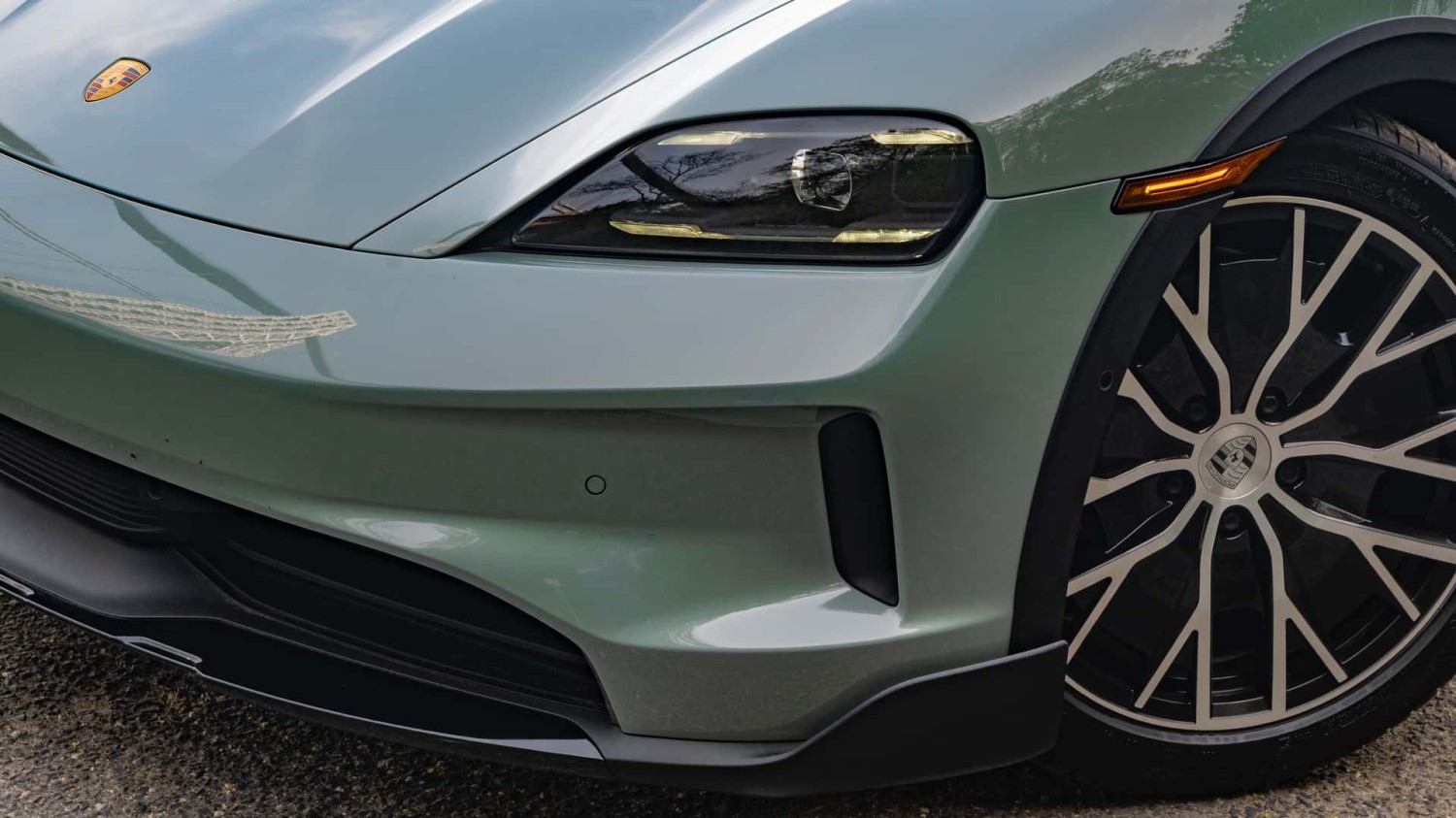 2025 Porsche Taycan 4S Cross Turismo, Merek-merek Mewah dan Premium, Segmen Ultra-Mewah, Mobil-mobil Eksotis dan Hypercar, Pembeli Ultra-Mewah Bukan Pembeli Biasa