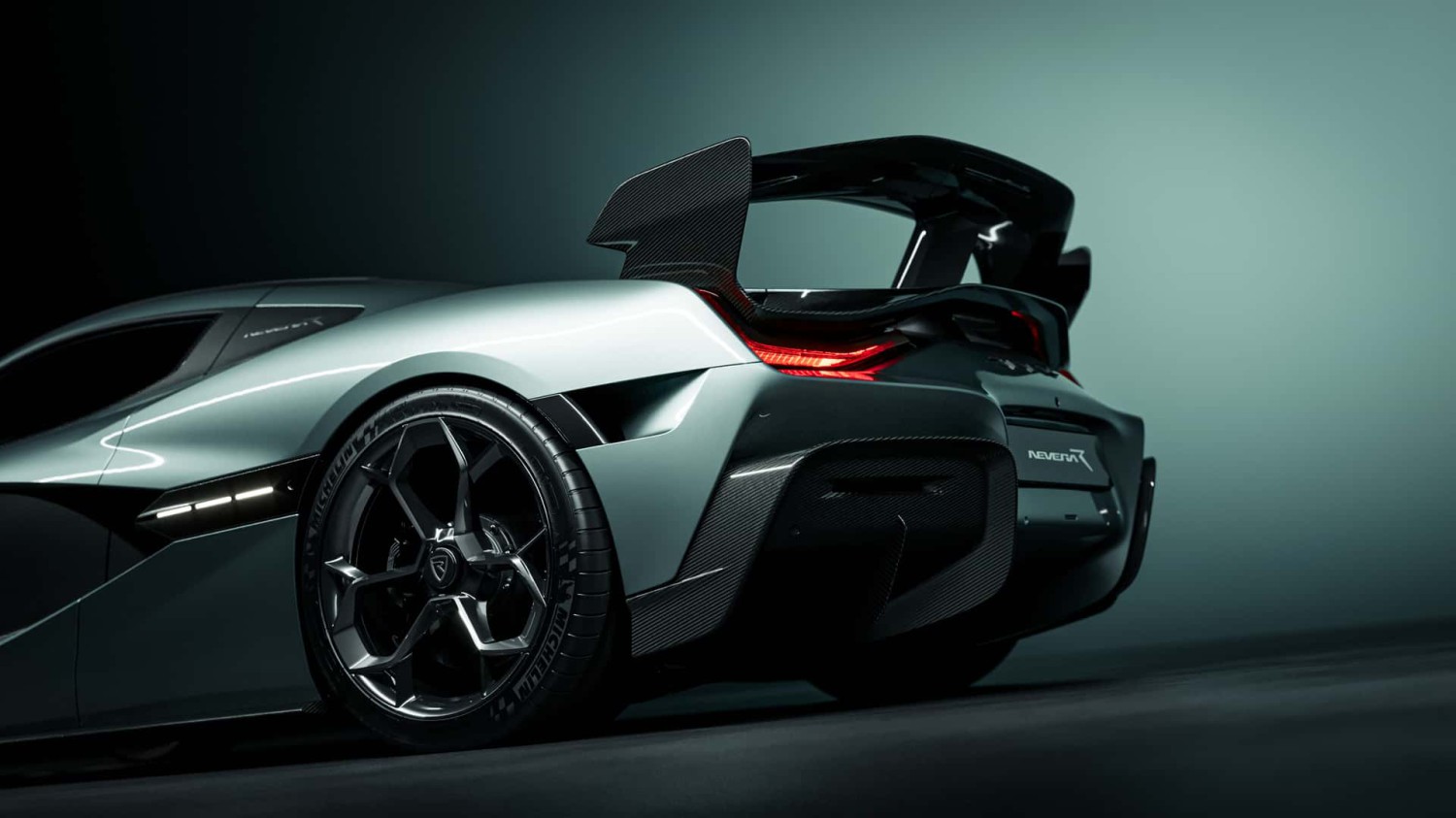 Rimac Nevera R, Merek-merek Mewah dan Premium, Segmen Ultra-Mewah, Mobil-mobil Eksotis dan Hypercar, Pembeli Ultra-Mewah Bukan Pembeli Biasa