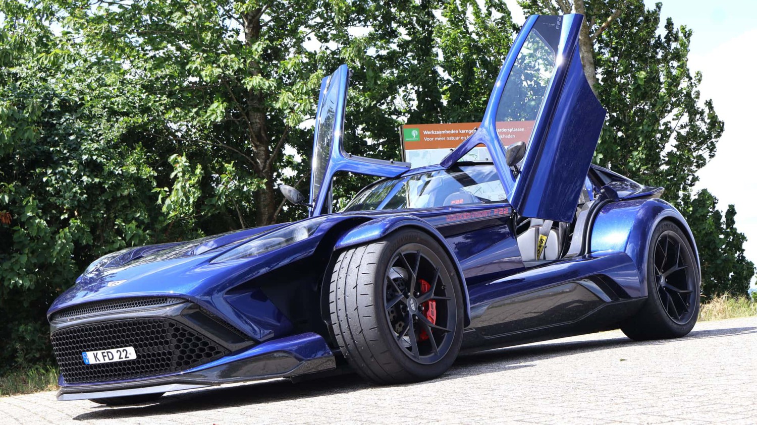 Donkervoort F22 (2025),                          Galeri: Donkervoort: Melihat di balik layar pembangunan F22                    , Bukan Kesombongan, Dari Rangka Tubular Kisi hingga Sport Super Ringan, Superkart untuk jalan raya,                          Galeri: Donkervoort F22 (2025)                    , Siapa pun yang mengendarai Donkervoort adalah bagian dari keluarga