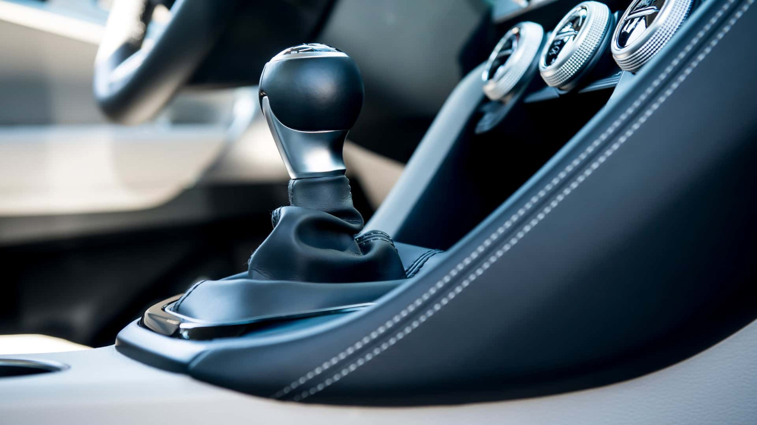 2019 Genesis G70 Transmisi Manual Enam Kecepatan