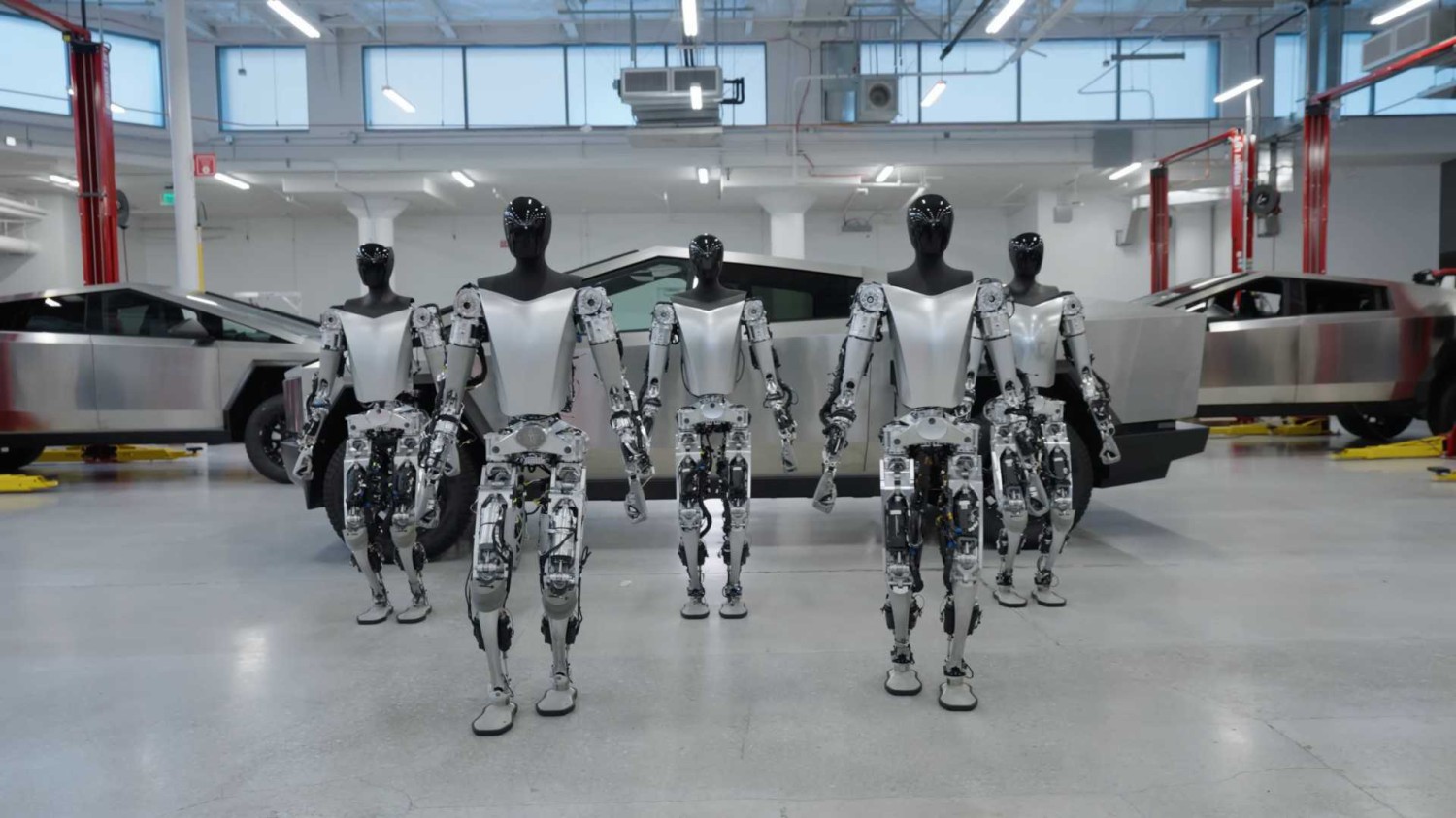 Robot humanoid Tesla Optimus berjalan