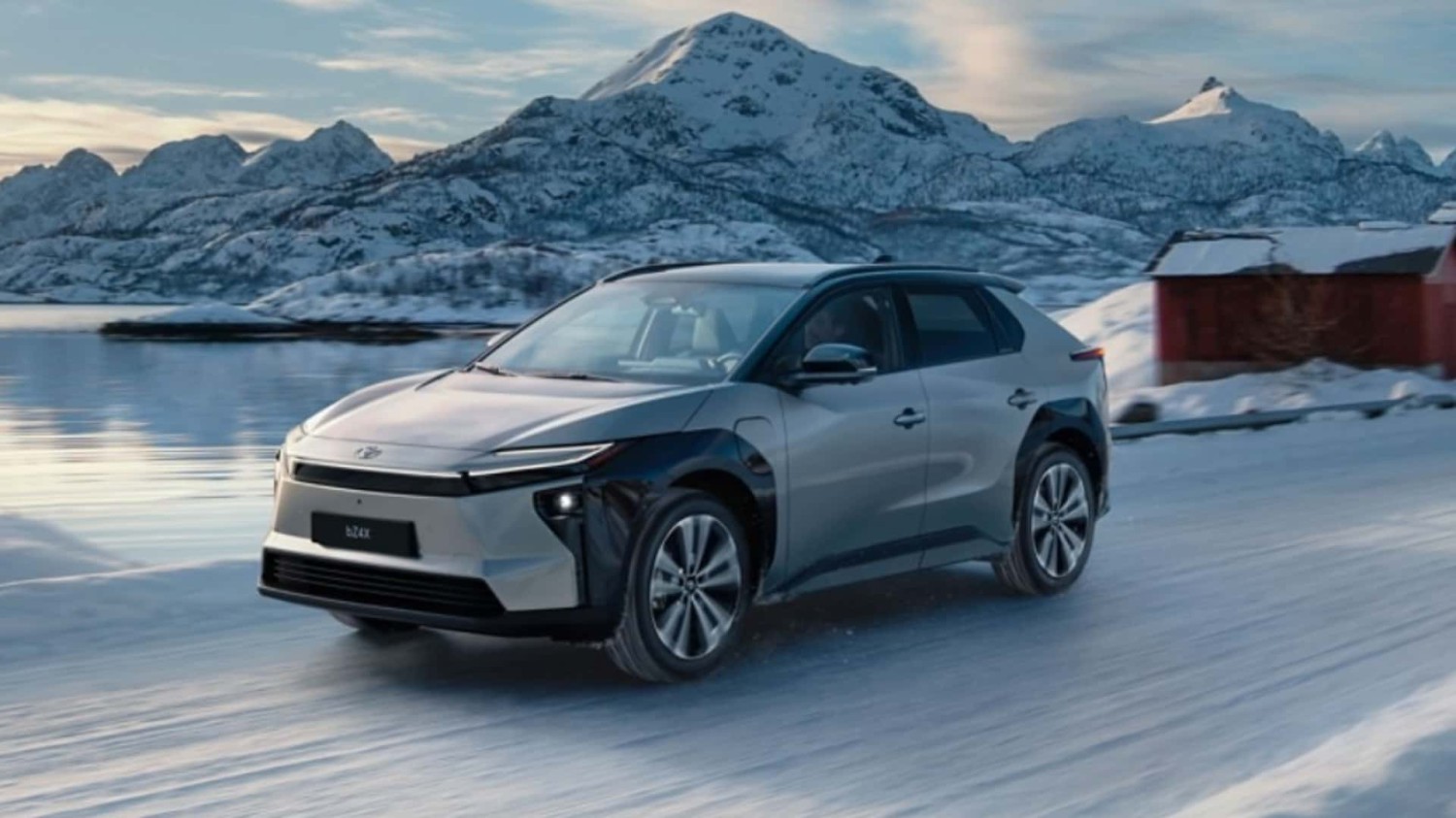 Toyota bZ Norwegia, 25%: Dealer Acura Marah soal Peralihan ke EV, Mungkin Ada Benarnya, 50%: Masalah Porsche di Tiongkok Memburuk pada 2025, 75%: Saham Otomotif Turun di Tengah Isu “Greenland”, 100%: Bagaimana Pabrikan Menentukan Komposisi Powertrain yang Tepat pada 2026?
