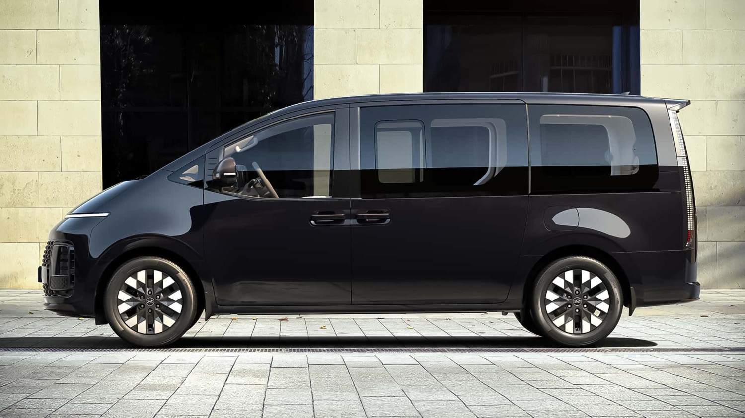 Hyundai Staria Hybrid (2024)